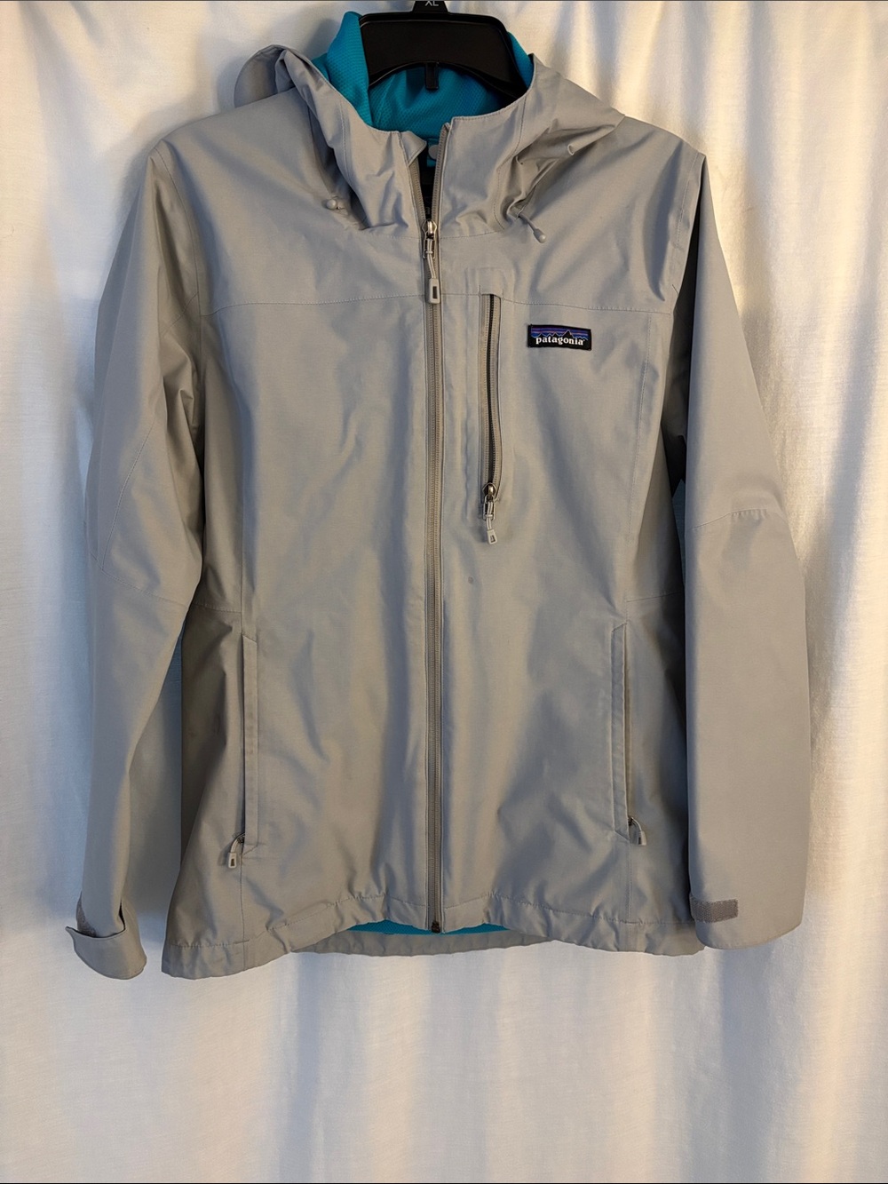Patagonia Light Gray Shell Jacket with Teal Interior